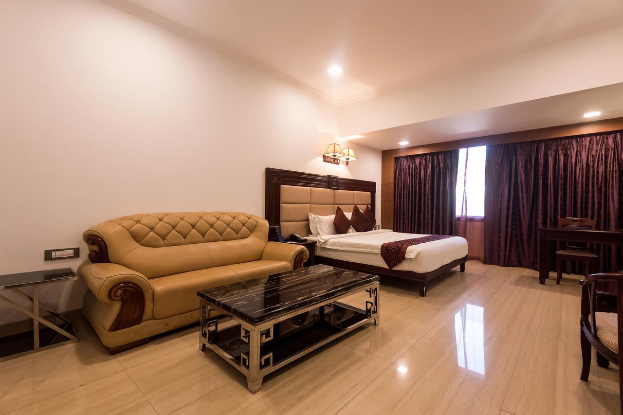 Golden Chariot Vasai Hotel Eksteriør billede